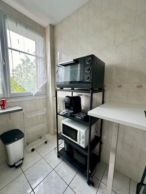 Standing Apartment *